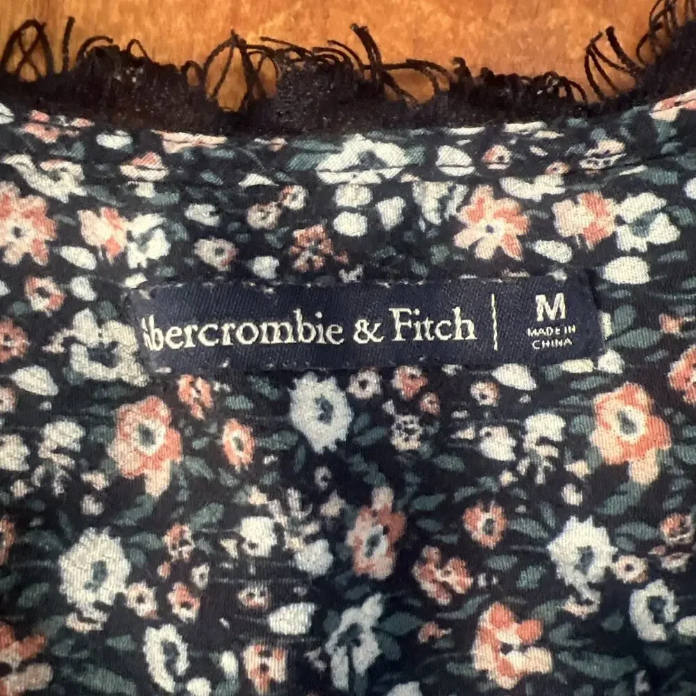 Abercrombie & Fitch Floral Wrap Top Size M Navy Cottagecore Boho Lace Trim - Picture 3 of 9